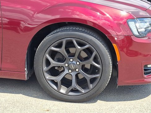 Used 2019 Chrysler 300 S w/ S Model Appearance Package image 8
