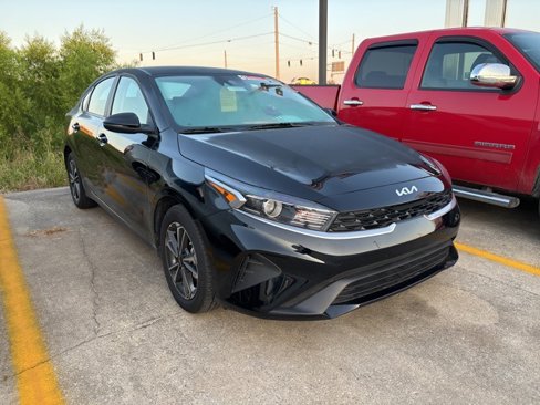 Used 2024 Kia Forte LXS w/ LXS Technology Package image 2