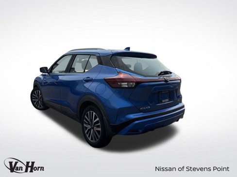 Used 2022 Nissan Kicks SV image 3