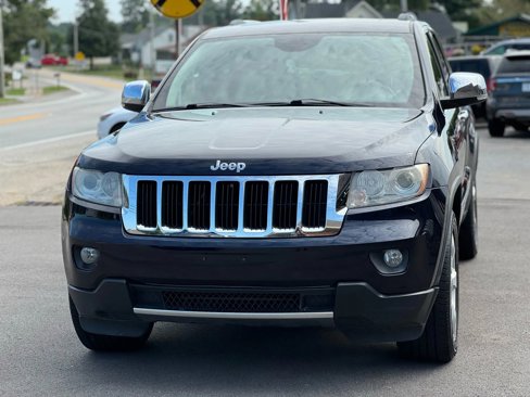 Used 2011 Jeep Grand Cherokee Limited w/ Luxury Group II image 2