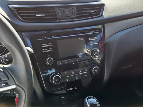 Used 2018 Nissan Rogue Sport S image 18