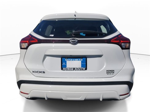 Used 2024 Nissan Kicks S image 6