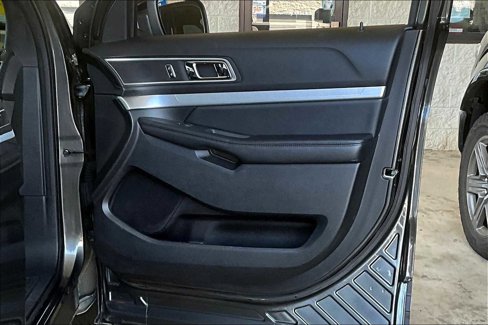 Used 2017 Ford Explorer XLT w/ Equipment Group 202A image 21