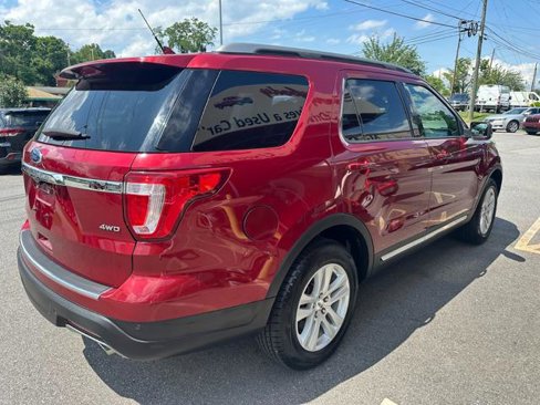 Used 2018 Ford Explorer XLT w/ Equipment Group 202A image 5