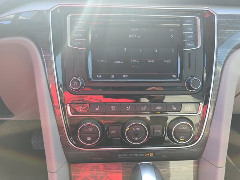 Used 2018 Volkswagen Passat 2.0T SE image 20