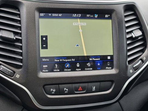 Used 2019 Jeep Cherokee Trailhawk image 25
