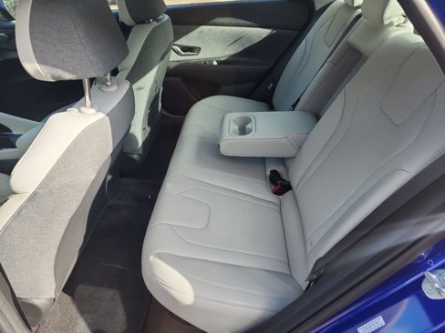 Used 2023 Hyundai Elantra Limited image 12