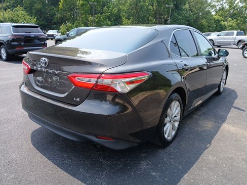 Used 2018 Toyota Camry LE image 6