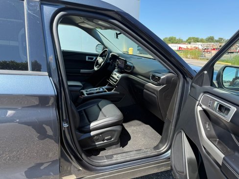 Used 2022 Ford Explorer XLT w/ Equipment Group 202A image 19