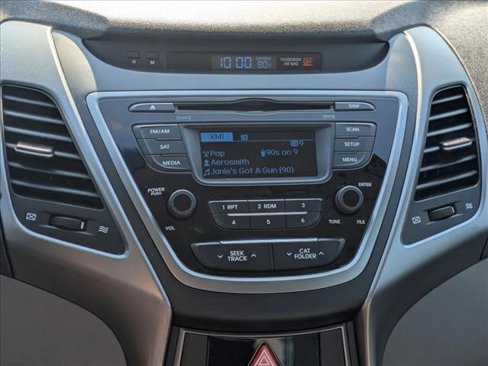 Used 2015 Hyundai Elantra SE image 13