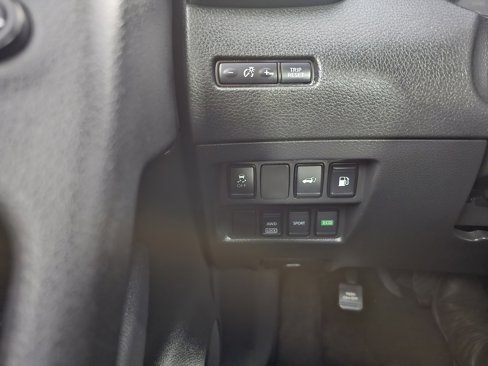 Used 2018 Nissan Rogue SV image 36