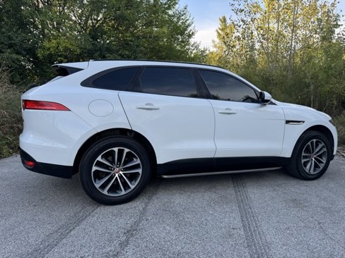 Used 2018 Jaguar F-PACE Premium image 2