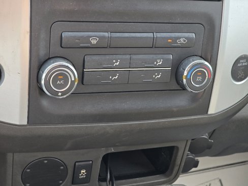 Used 2013 Nissan Frontier SV image 18