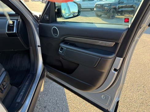 Used 2018 Land Rover Discovery HSE Luxury image 23