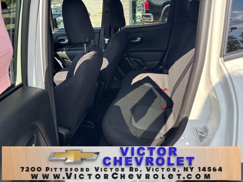 Used 2023 Jeep Renegade Latitude image 26