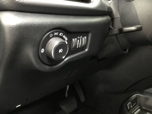 New 2025 Chrysler Pacifica Select image 7