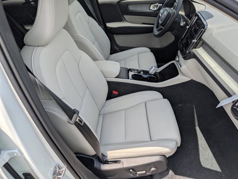 New 2026 Volvo XC40 B5 Plus w/ Protection Package Premier image 37