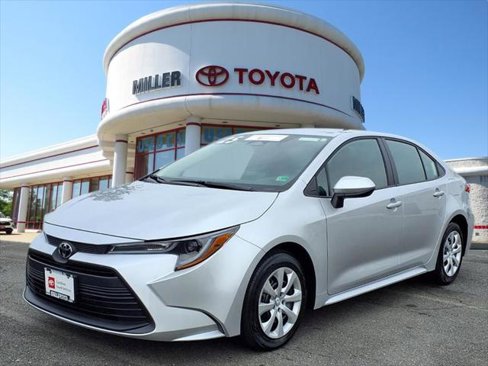 Certified 2025 Toyota Corolla LE image 1