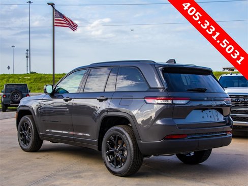 New 2025 Jeep Grand Cherokee Altitude image 8