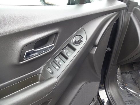 Used 2020 Chevrolet Trax LS w/ Tint and Cruise Package image 16