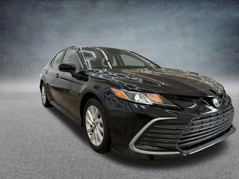 Used 2024 Toyota Camry LE image 4