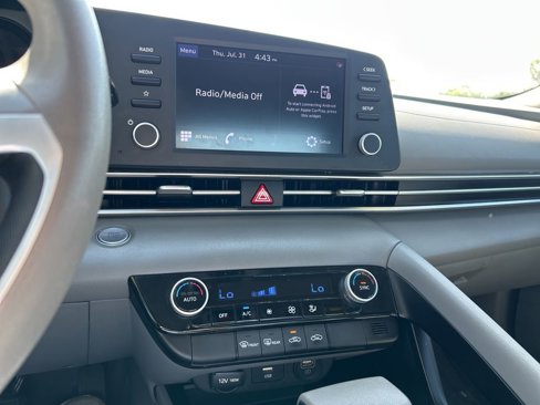 Used 2023 Hyundai Elantra SEL image 25