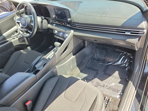 Used 2023 Hyundai Elantra SEL w/ Preferred Accessory Package image 12