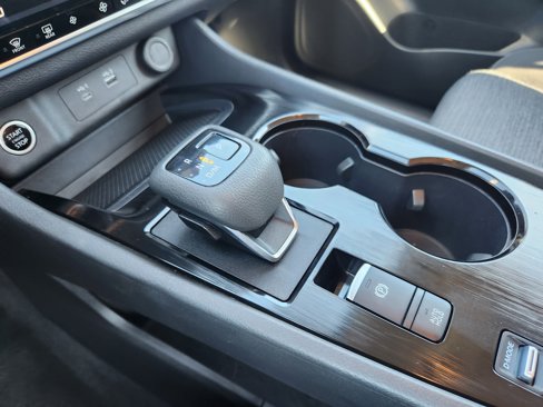 Used 2023 Nissan Rogue SV image 9