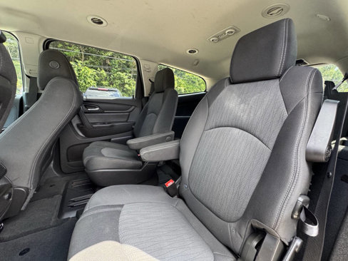 Used 2017 Chevrolet Traverse LT w/ Style and Technology Package image 21