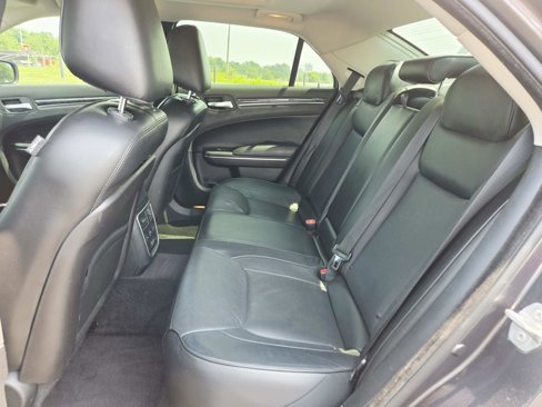 Used 2017 Chrysler 300 C image 14