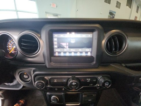 Certified 2022 Jeep Gladiator Sport image 36