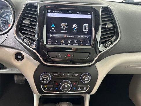 Used 2019 Jeep Cherokee Limited image 23
