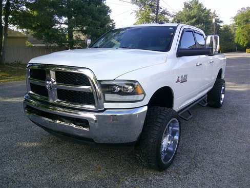 Used 2018 RAM 2500 SLT image 1