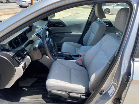 Used 2017 Honda Accord LX image 9