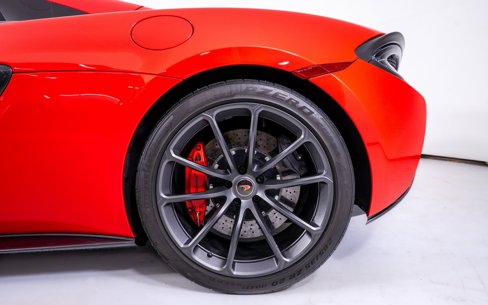 Used 2018 McLaren 570S Spider image 16