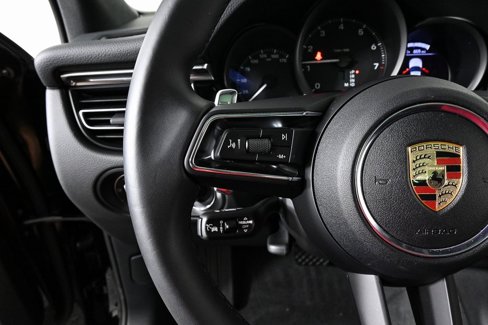 Certified 2025 Porsche Macan image 10