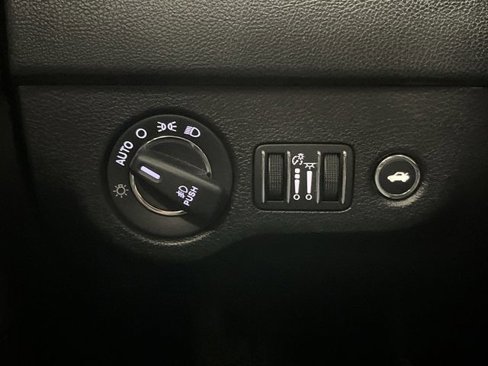Used 2019 Chrysler 300 S image 24