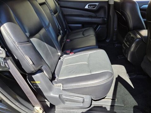 Used 2020 Nissan Pathfinder SL image 18