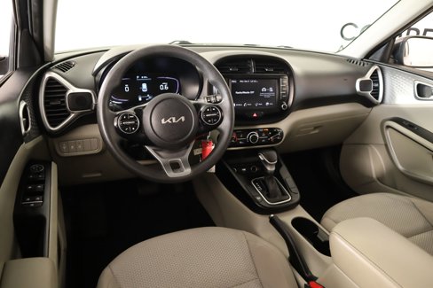 Used 2023 Kia Soul LX w/ LX Technology Package image 2