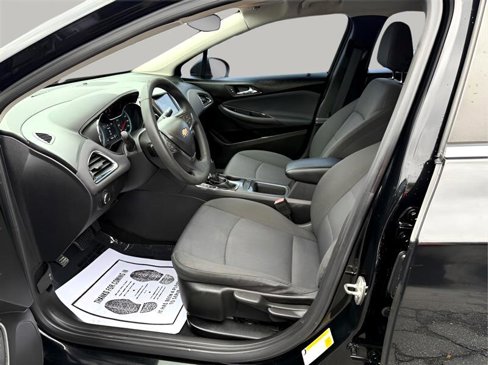 Used 2018 Chevrolet Cruze LT image 12