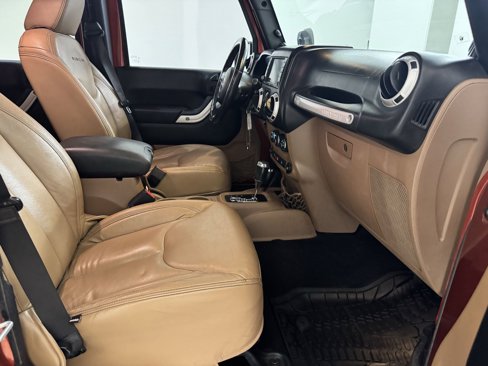 Used 2014 Jeep Wrangler Unlimited Rubicon w/ Max Tow Package image 23