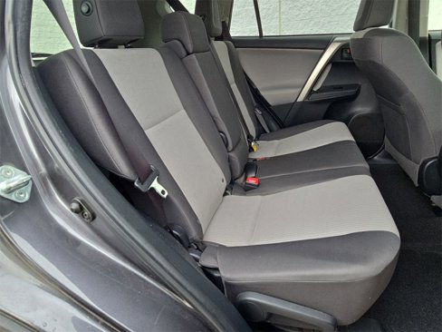 Used 2015 Toyota RAV4 LE image 28