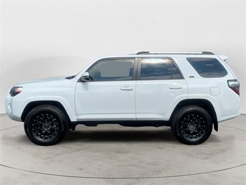 Used 2022 Toyota 4Runner SR5 Premium image 2