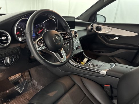 Used 2021 Mercedes-Benz GLC 300 w/ Premium Package image 4