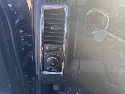 Used 2015 RAM 1500 Laramie w/ Convenience Group image 12