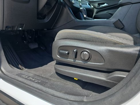 Used 2018 Chevrolet Equinox LT image 17