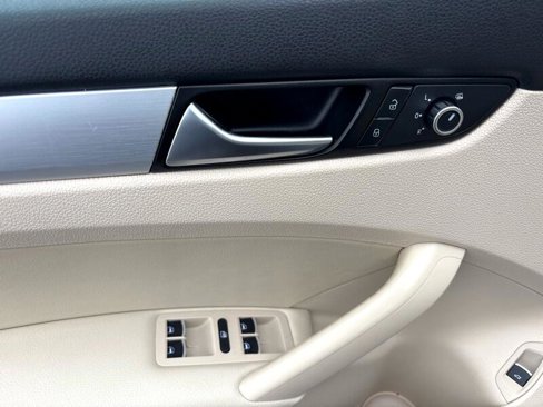 Used 2013 Volkswagen Passat 2.5 SE image 10
