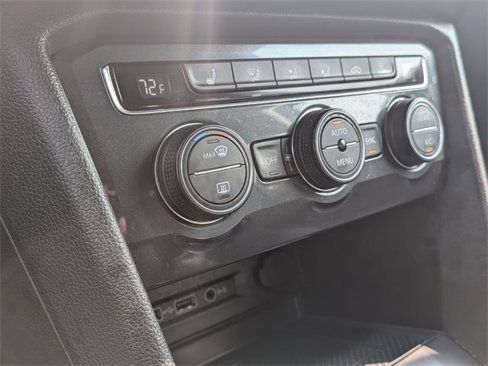 Used 2020 Volkswagen Tiguan SE image 19