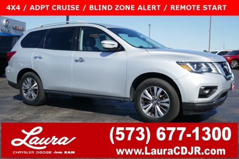 Used 2019 Nissan Pathfinder SV image 1