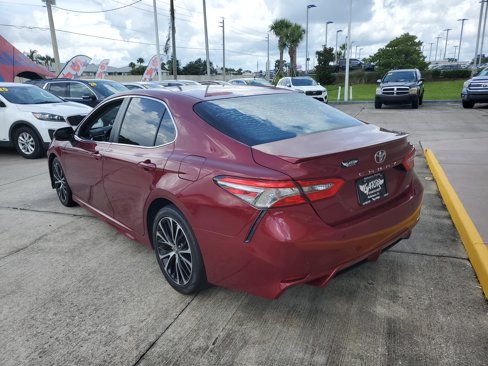Used 2018 Toyota Camry SE image 4